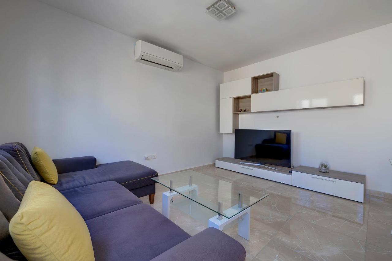 Modern 2Br Apartment In Central St Julian'S San Julián Exterior foto