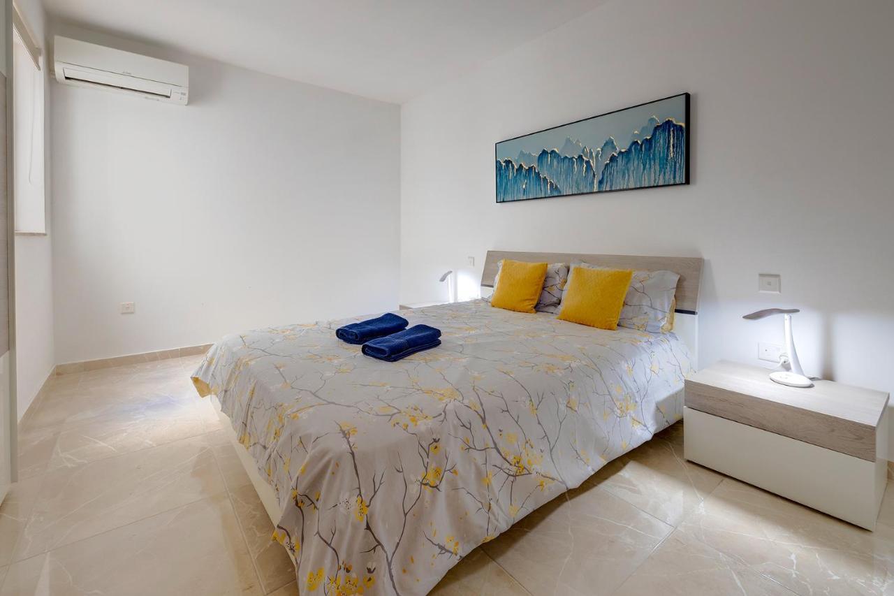 Modern 2Br Apartment In Central St Julian'S San Julián Exterior foto